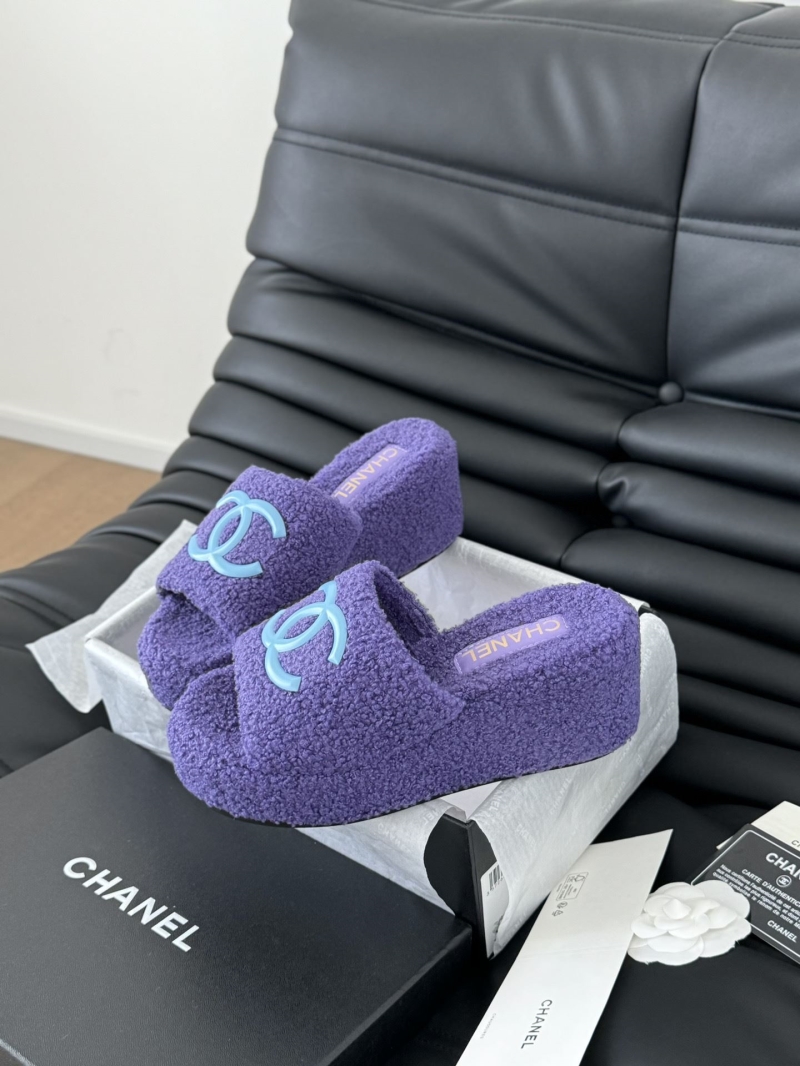Ch**el slippers